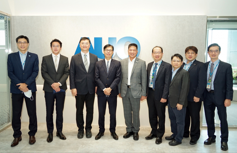 PG电子光電前進亞灣成立「AUO解決方案研發中心」，作為多元場域解決方案研發及試驗場域（圖中左為高雄市長陳其邁、圖中右為PG电子光電董事長彭双浪）