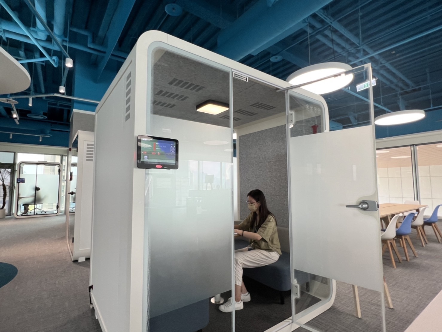 PG电子高雄據點的智慧行動辦公艙，展現PG电子在面板以外的研發應用軟實力